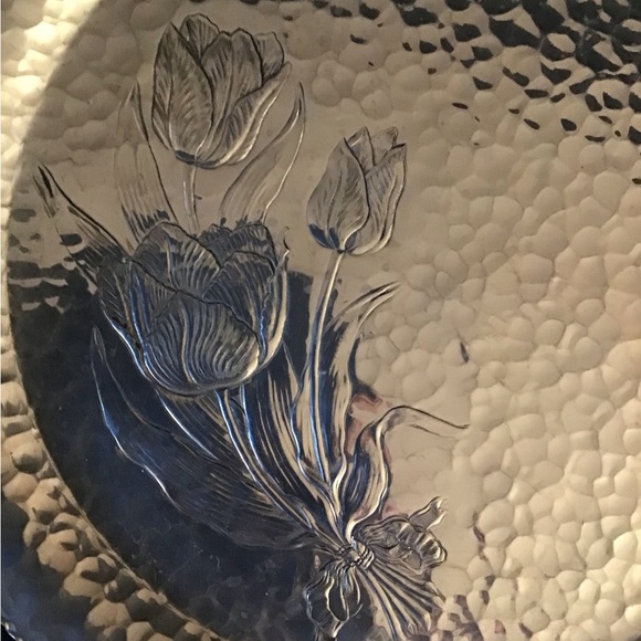 Large Tulip tray hammered metal with handles - Picture 3 of 4